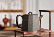 《井欄》中國井欄紫砂壺工藝美術師正品宜興手工茶壺段泥外部粉綠泥壺