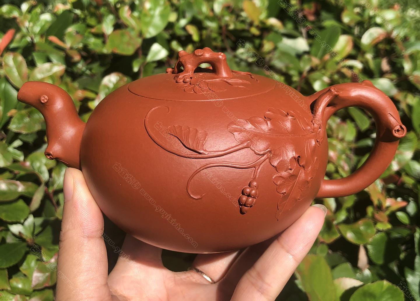 樹樁葡萄壺；朱泥380CC